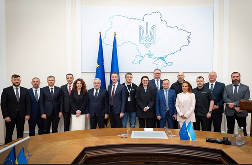 Оновлений Кабмін провів перше засідання
